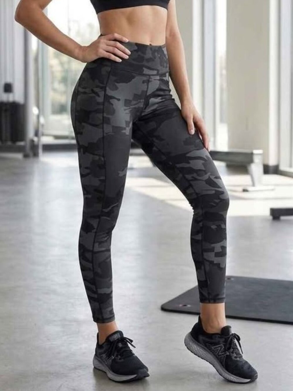 Womens Under Armour ISO-CHILL Camo Leggings, Performance Tech Small NWOT